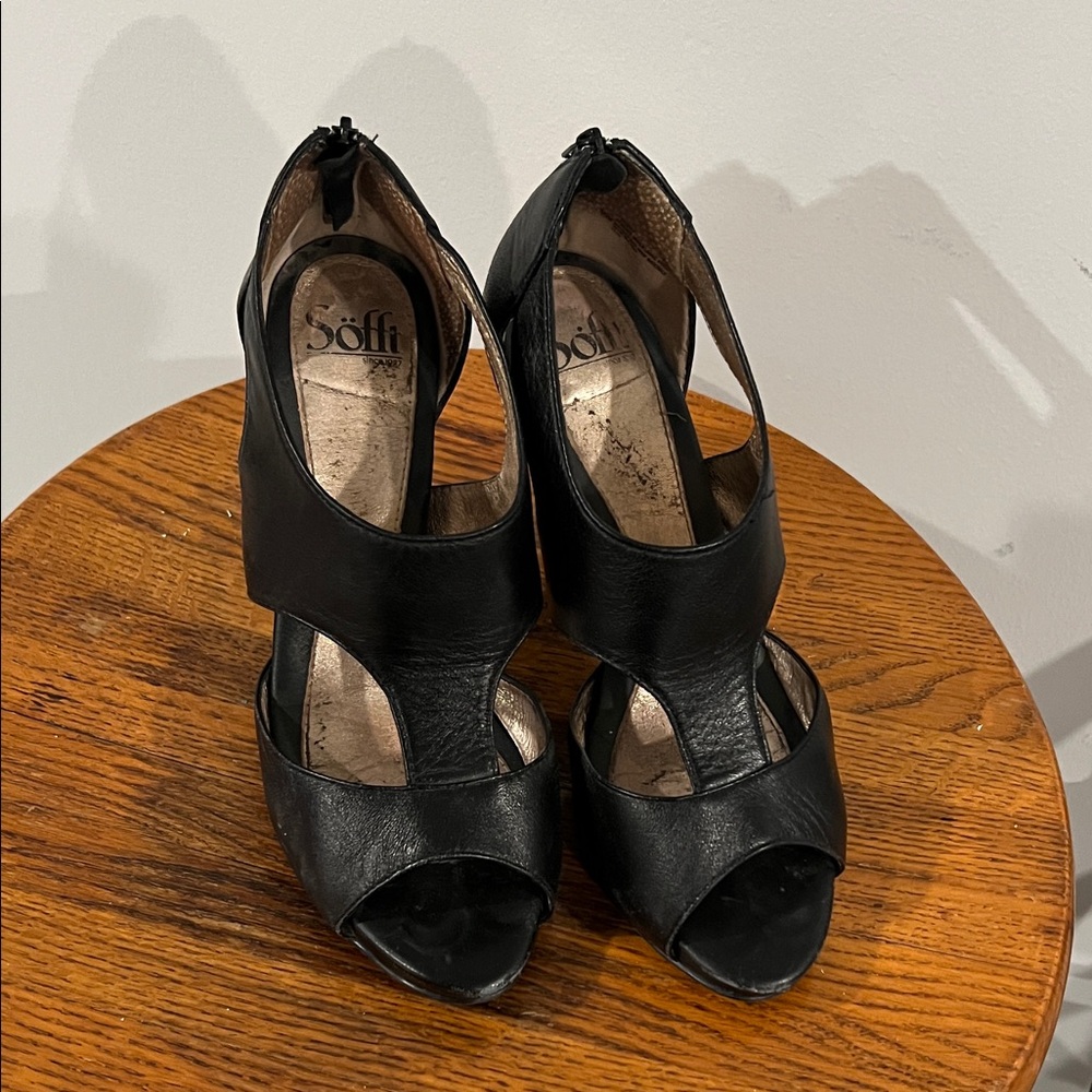 Sofft Women's Black Peep-Toe Heels